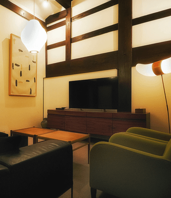 東 higashiのエントランス外観